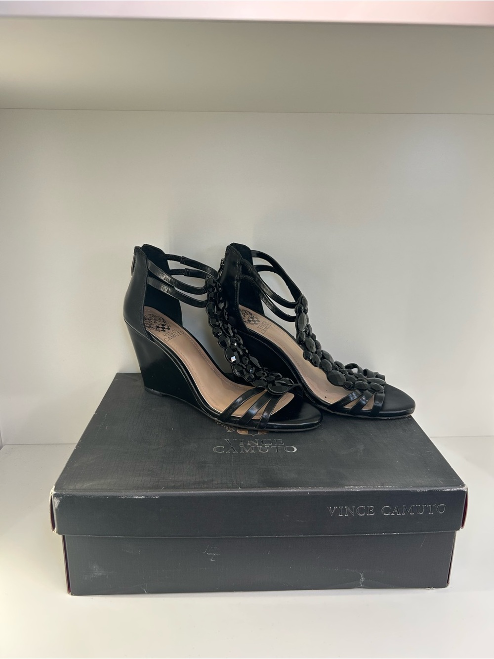NIB VINCE CAMUTO WEDGE SANDLES SZ 7.5